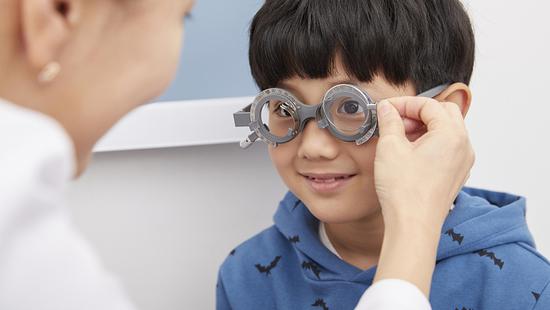 假性近视说法风靡数十年 专家称这是谬误